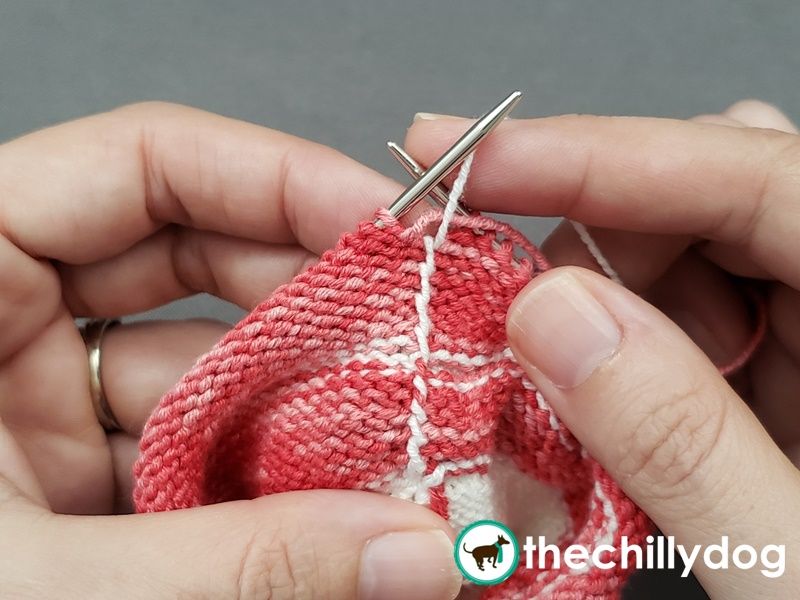 Minimize Yarn Tails When Knitting Stripes in the Round